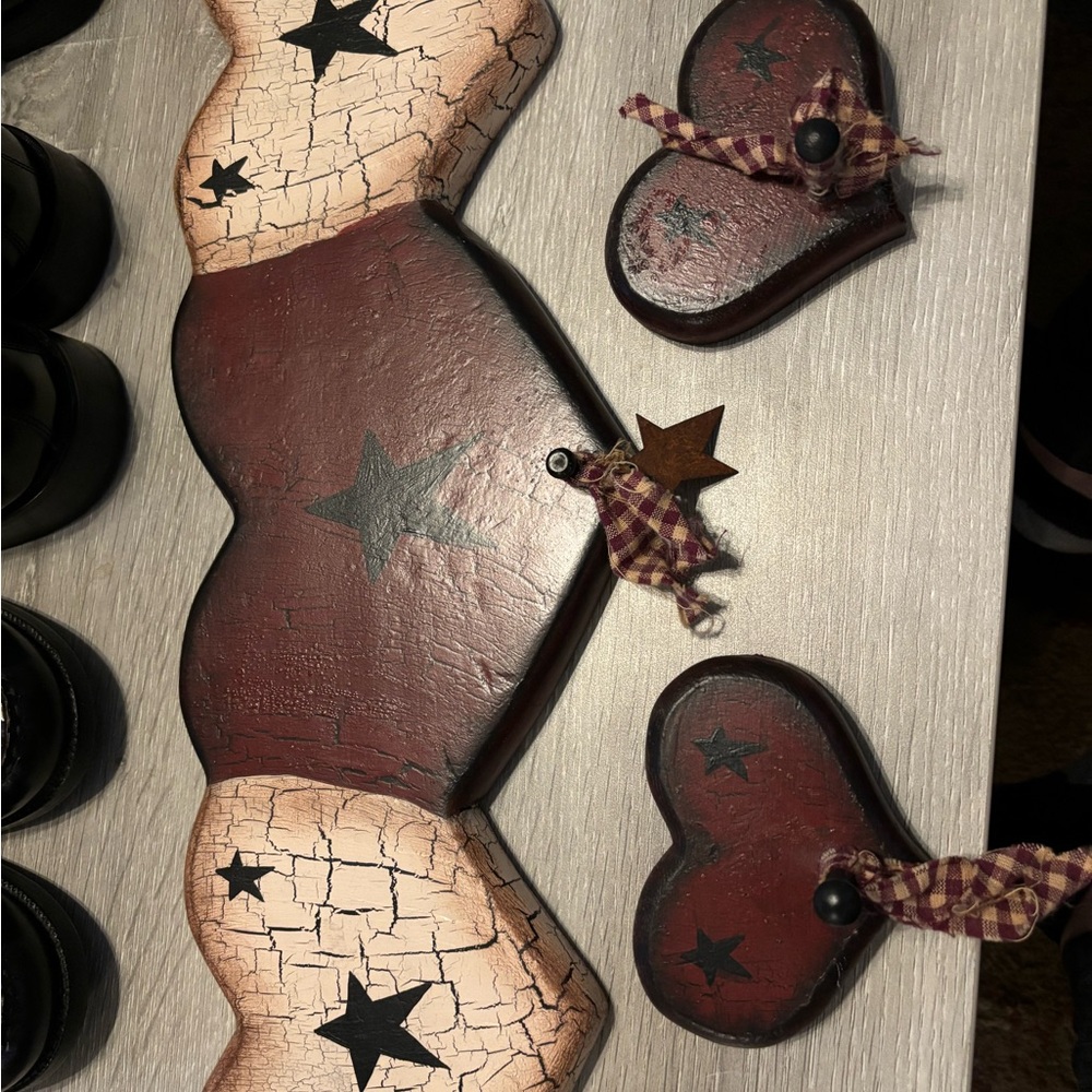 Primitive wall decor